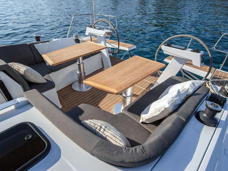 Hanse 410 cockpit